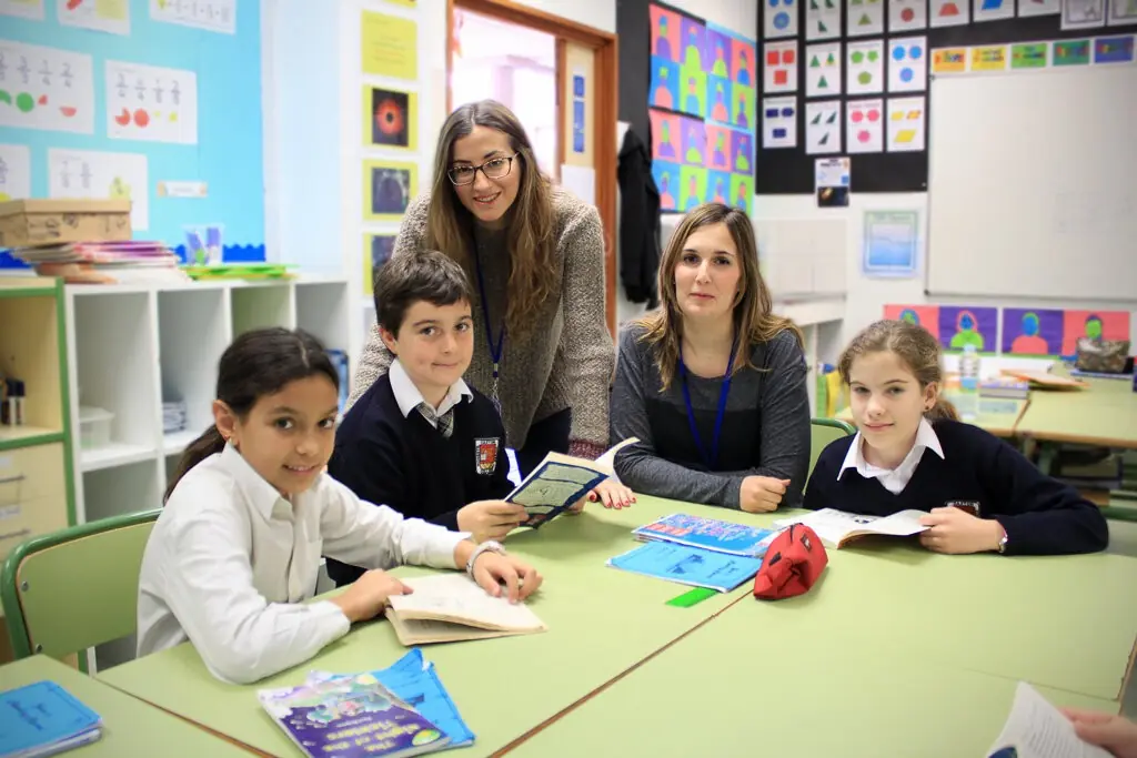 How to move to Spain with children in 2026